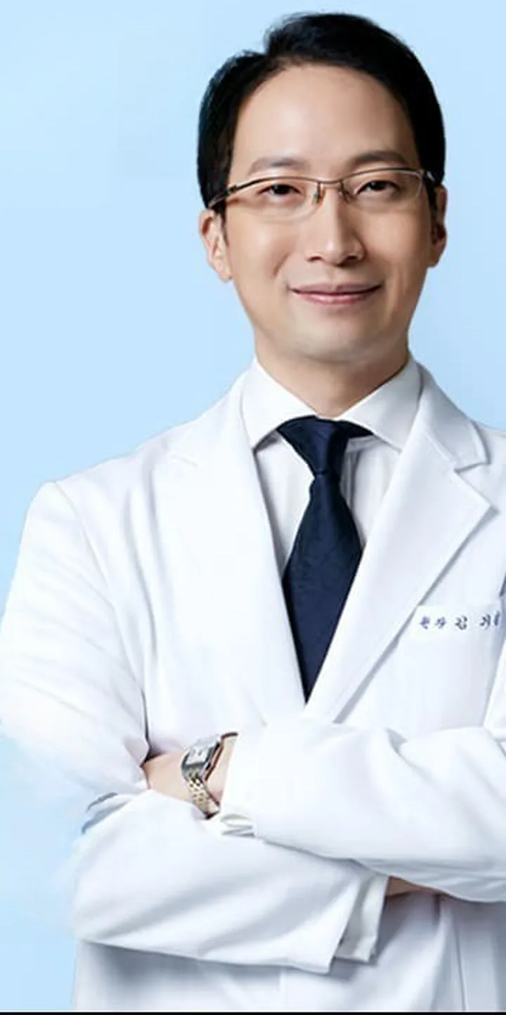 유앤유성형외과 김기갑 대표원장